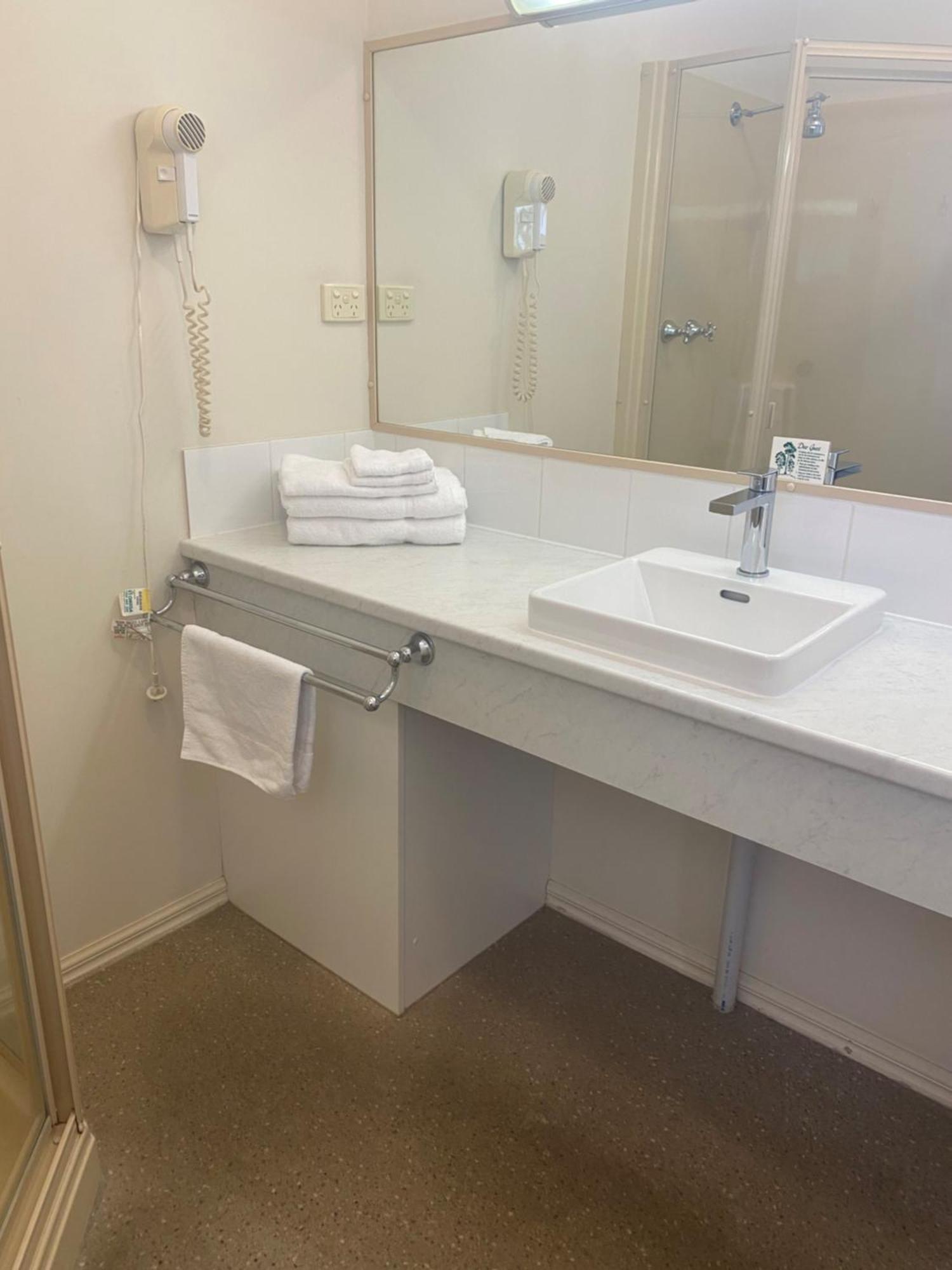 Deniliquin Country Club Motor Inn Exterior foto