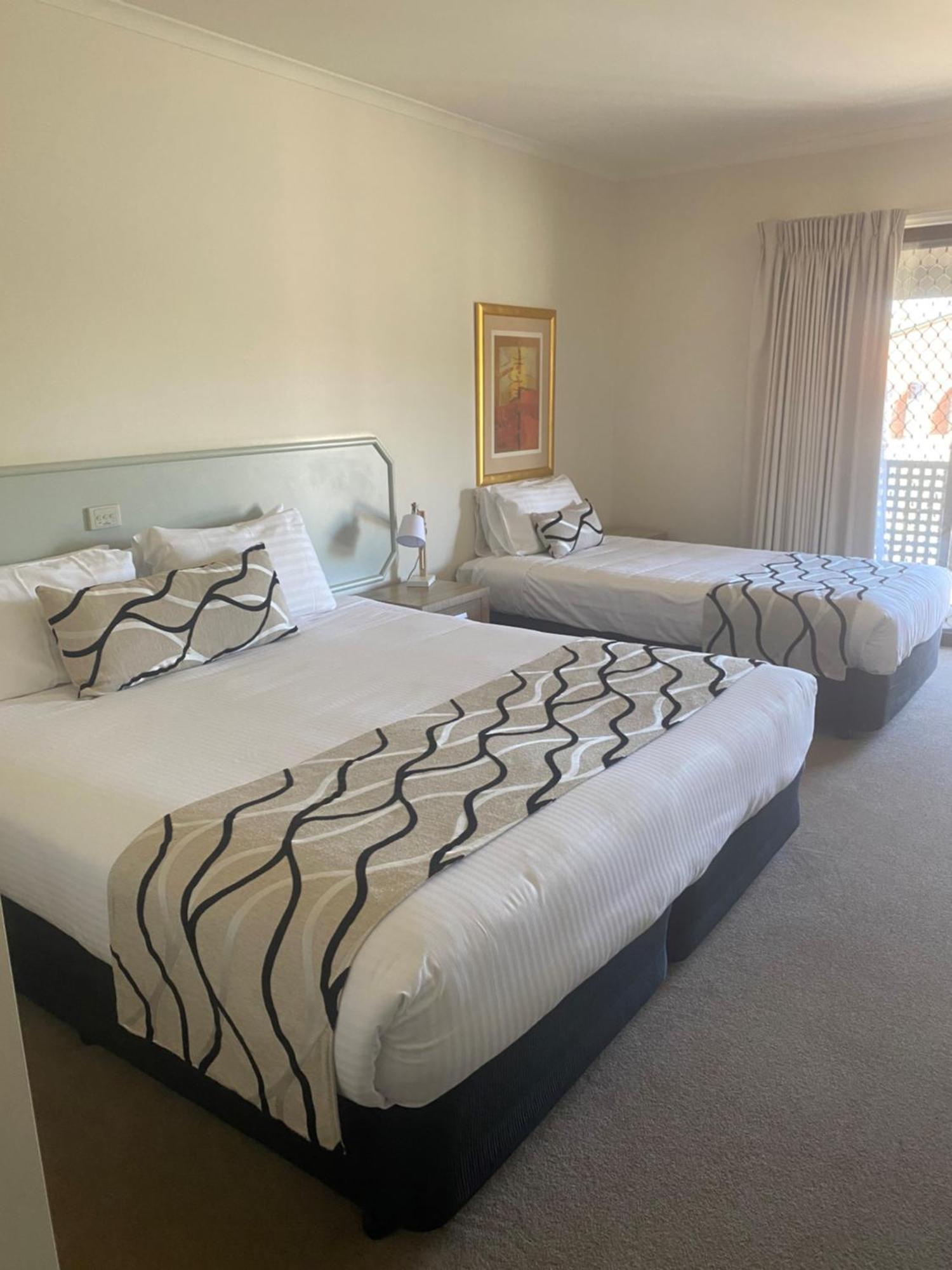 Deniliquin Country Club Motor Inn Exterior foto